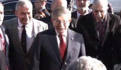 Davutoğlu, İmralı heyetini kapıda karşıladı! Sözleri dikkat çekti